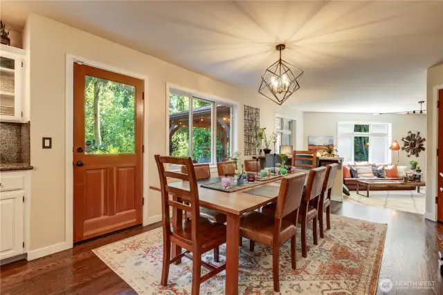Eat-in kitchen space has room for everyone!