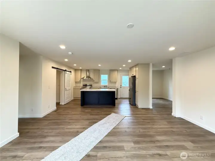 VERY SPACOUS LIVING ROOM