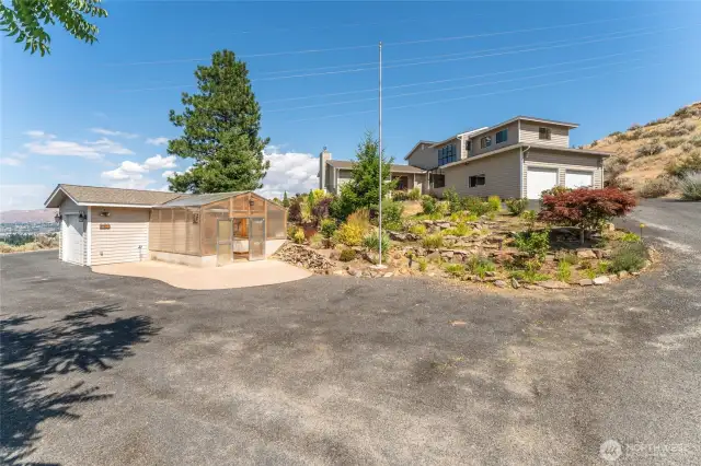Tons of Driveway Parking!