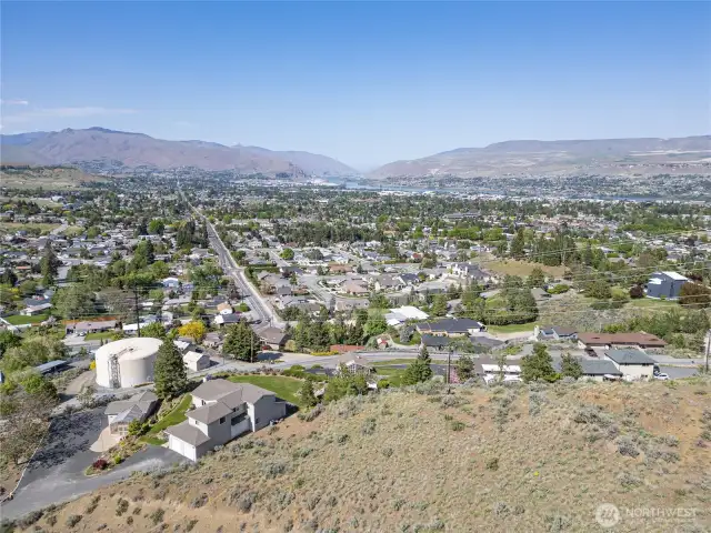 Massive Valley Views!