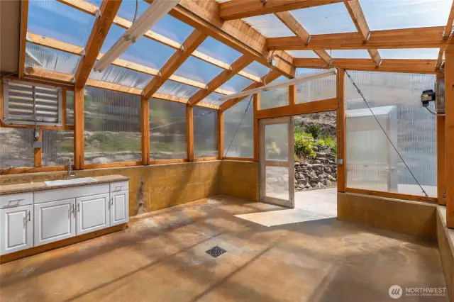 Grow Vegetables Year Round in Your Green House!