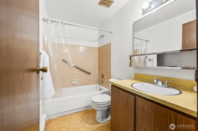 Upstairs bath is clean