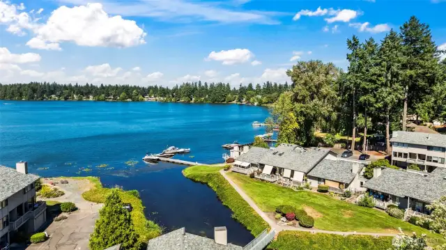 Great Community includes community dock, Clubhouse (nicknamed the "Coffee House" for the Coffee Creek name), RV Park (only space available), Swimming pool, and sport court.