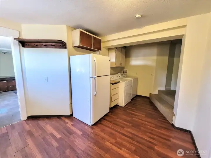 Lower level / Laundry