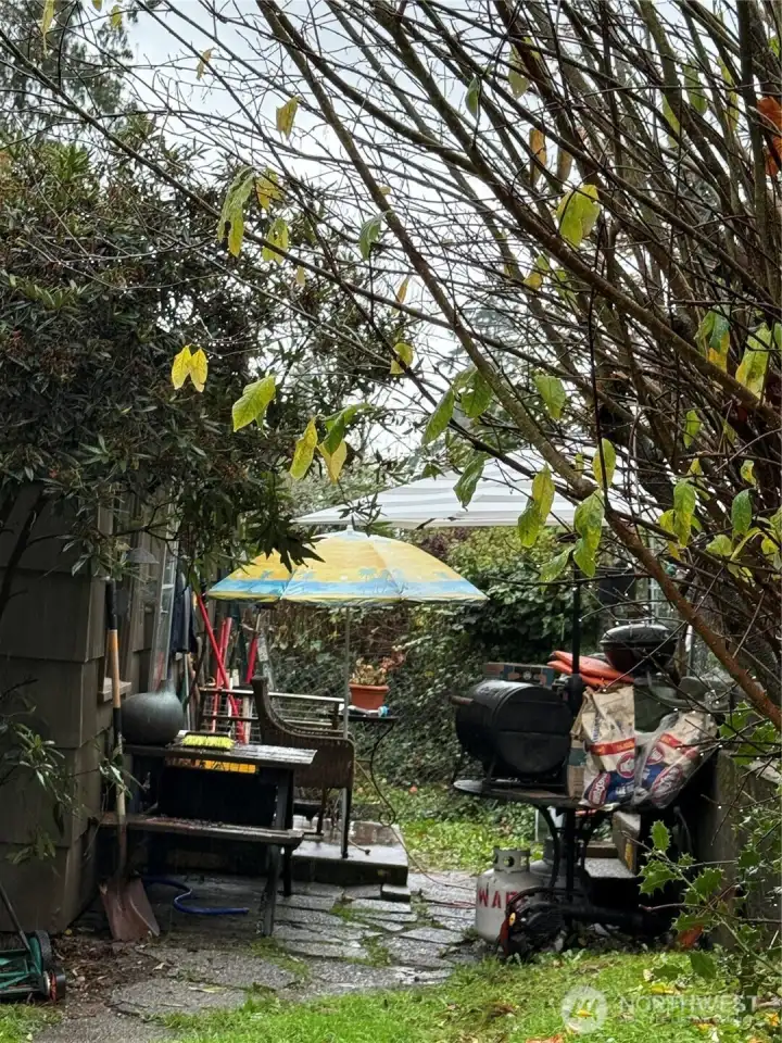 Back patio used by unit 1