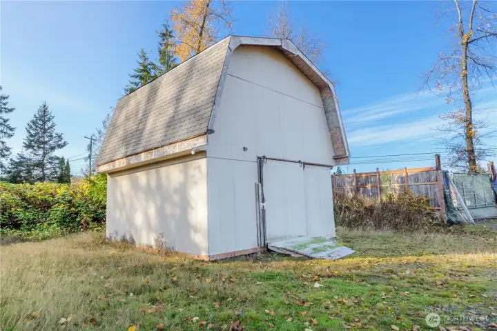 2-story outbuilding