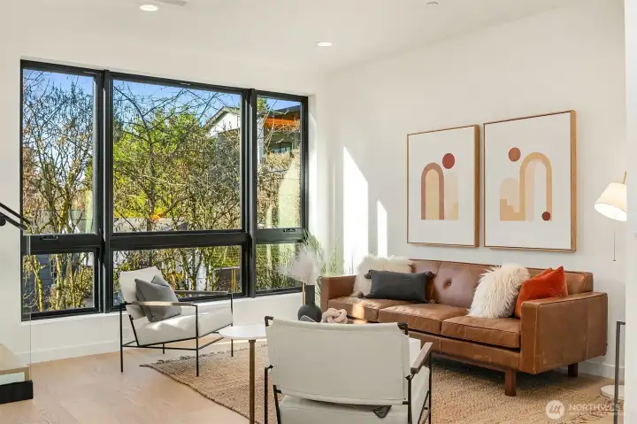 Living room with western exposure