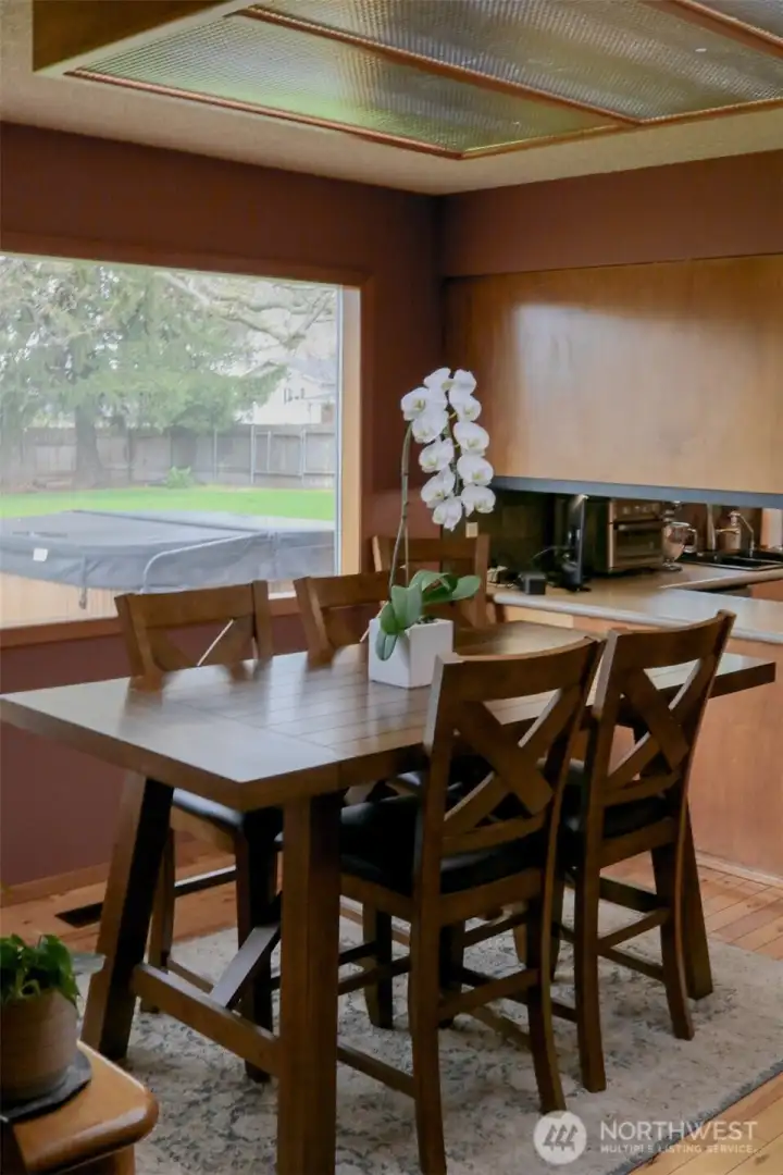 Eating Area off kitchen