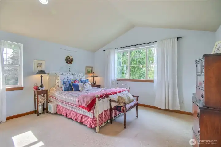 This home has a 2nd primary en-suite.