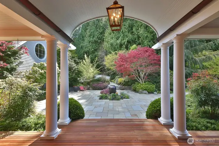 A spectacular landing before entering the home.