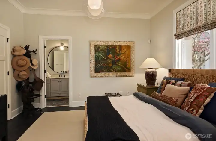 Another guest bedroom with en-suite bath.