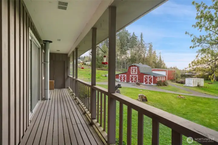 Deck Off Family & Kitchen