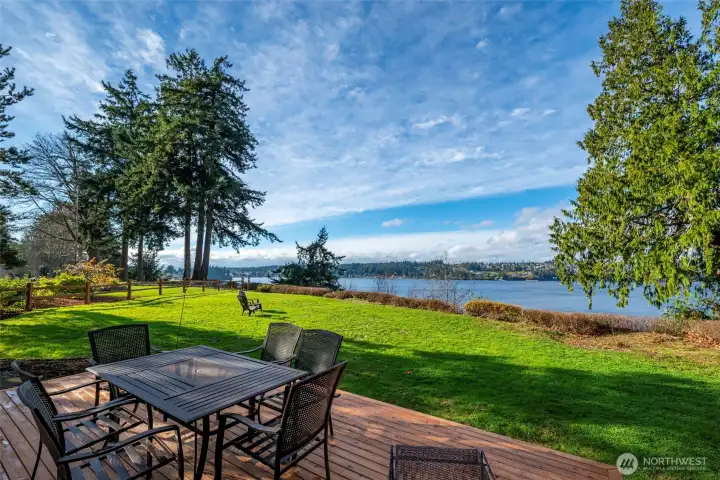 Stunning water and mountain views with 2 dwellings on 1+/- acre close to Freeland!