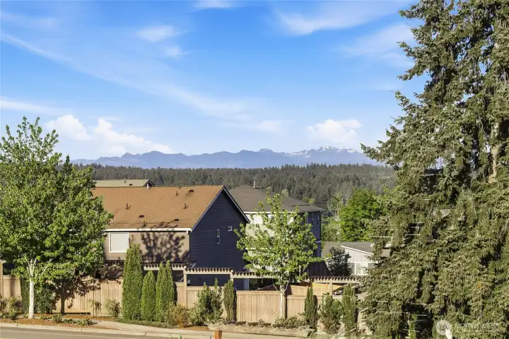 Enjoy expansive territorial views of the surrounding mountains, offering a classic Pacific Northwest backdrop year-round.