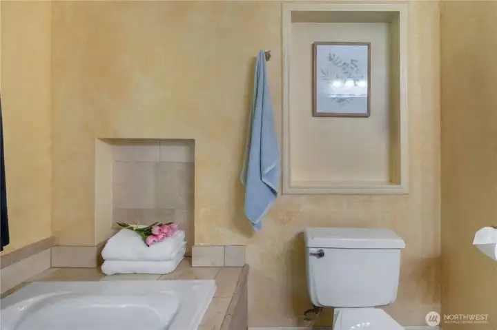 Main bath with soaking tub & built-in niches
