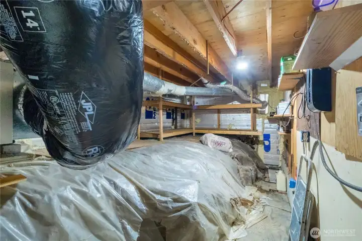 Large crawlspace offering additional storage