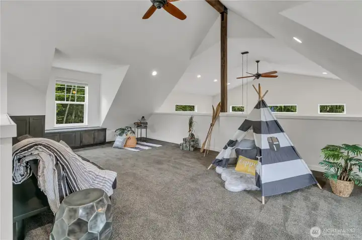 Spacious DADU Loft with Built-Ins