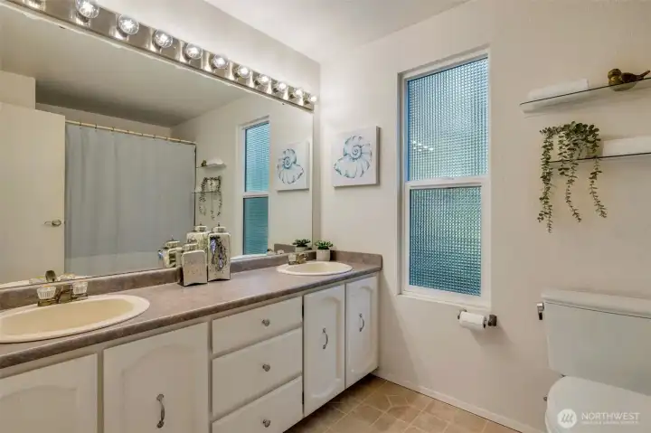 Main floor full bath