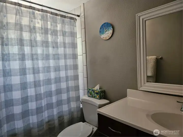 Main Bathroom Main Bathroom