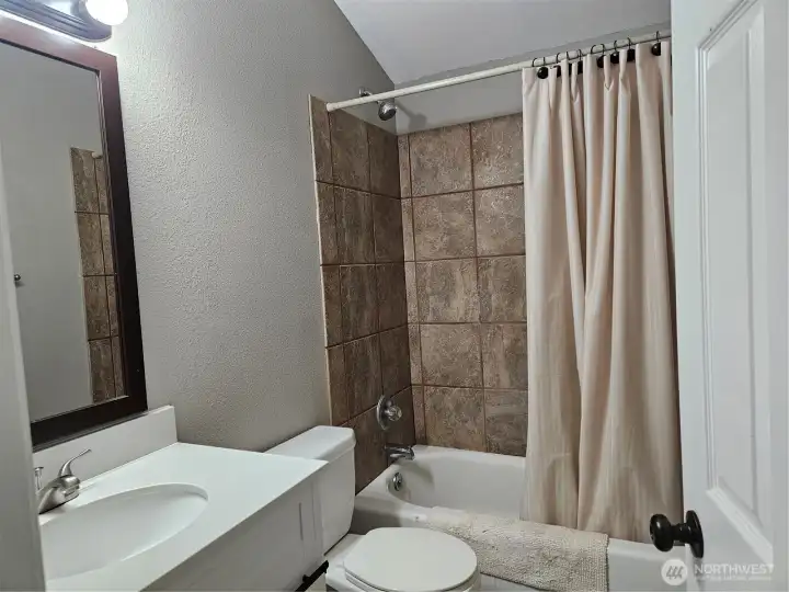 2nd Bathroom 2nd Bathroom