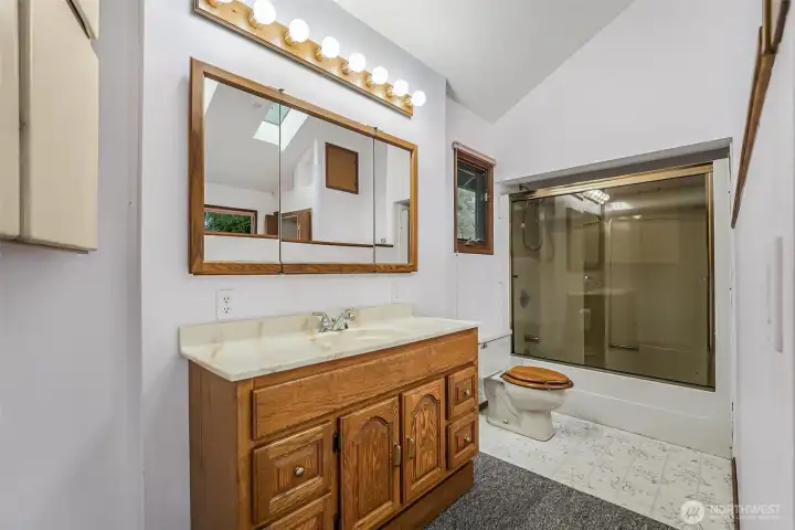 The ensuite.