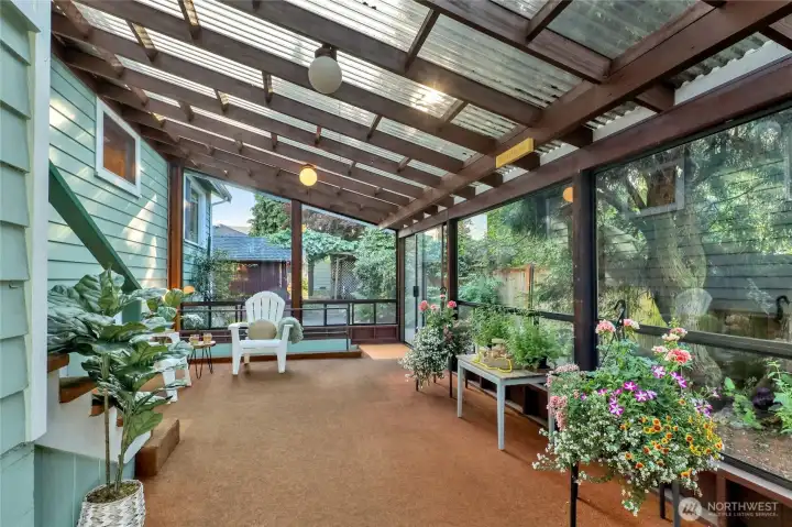 This fabulous 3 season solarium/sun room! This fabulous 3 season solarium/sun room!