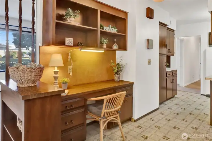 A perfect spot to work and plan! A perfect spot to work and plan!