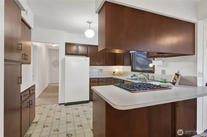 Abundant kitchen storage! Abundant kitchen storage!