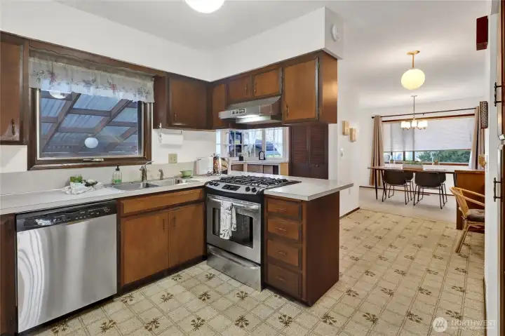 The window overlooks the sunroom. The window overlooks the sunroom.