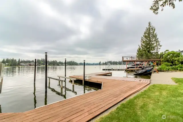 85' of Lake Tapps Waterfront, views of Mt Rainier, private dock, boat launch and outbuilding with water and power hookup.