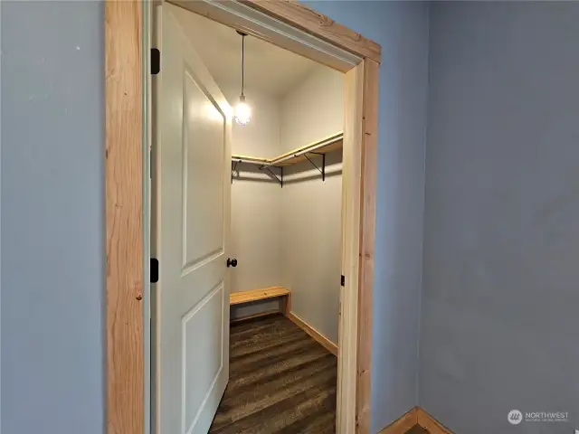 Primary rm Walk-in closet