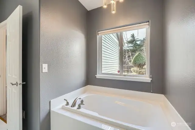 Soaking tub in primary bath