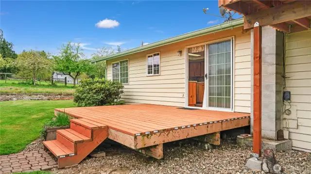 Rear lower deck off kitchen