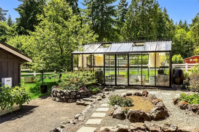 But first! The greenhouse you have dreamed of! Start your vegetables and flowers here easily. the rock beds have held vegetables and flowers.