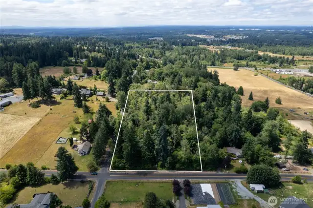This rectangle property is facing almost directly west