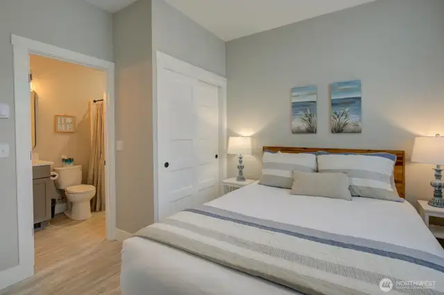 Accommodates a queen size bed