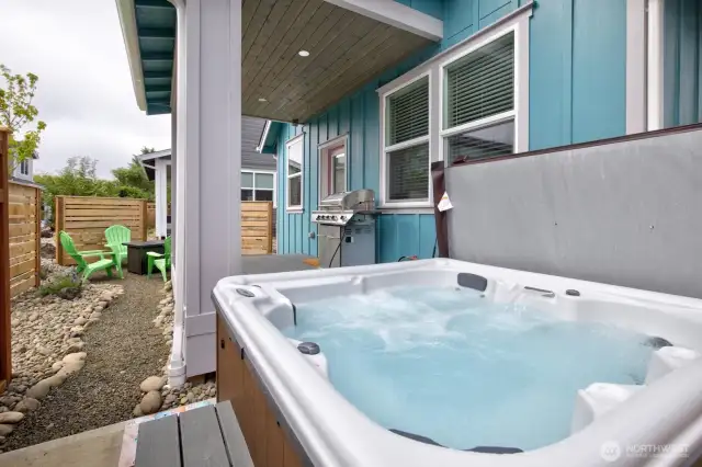 Hot tub with cover and cover lift included.