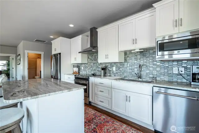 Like new appliances including wine and beverage refrigerator