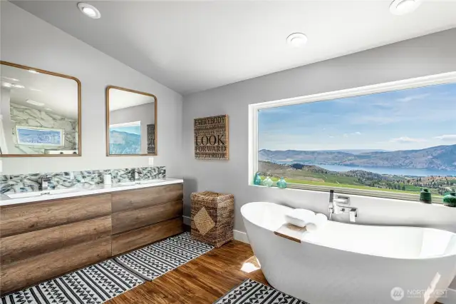 Double sinks in primary bathroom