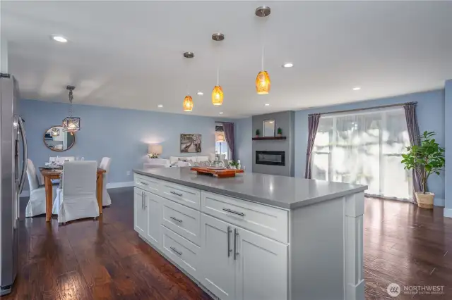 Another look at those stunning floor-to-ceiling windows.