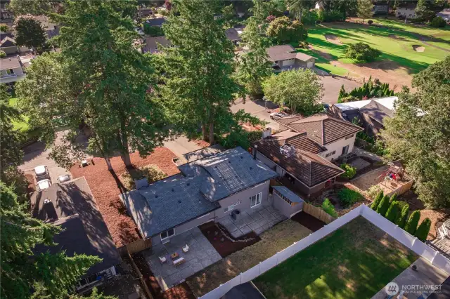 An aerial view shows the spacious yard and proximity to Hole 7.