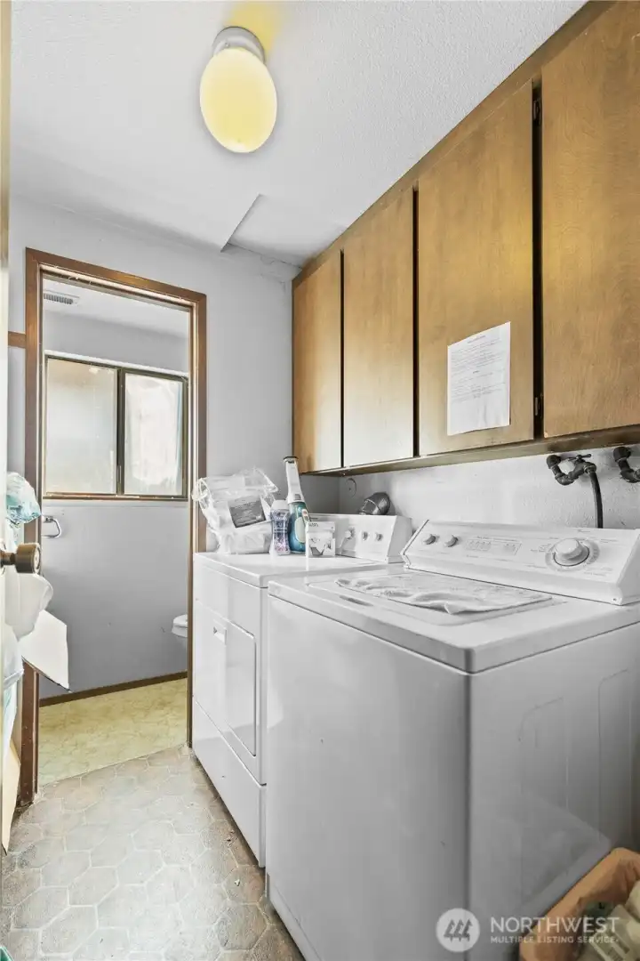 Lower Level utility room and half bath