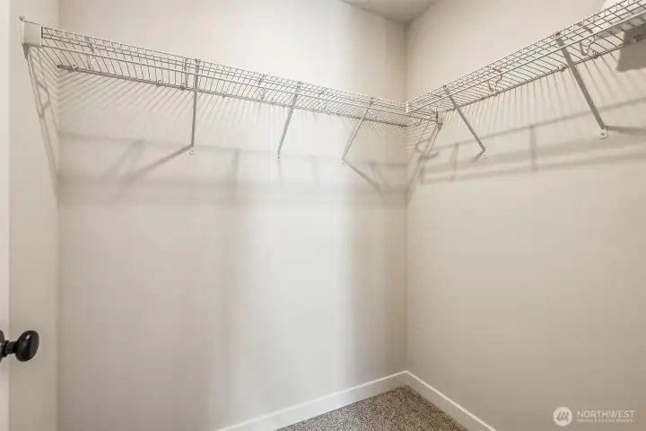 Disclaimer Secondary photos of same floor plan on different lot in different community: Photos are from another Luna, finishes, upgrades, and features may vary.