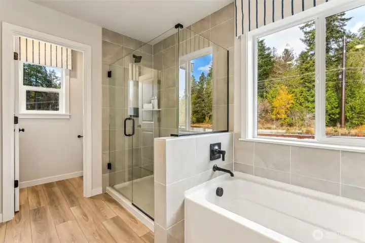 Disclaimer Secondary photos of same floor plan on different lot in different community: Photos are from another Luna, finishes, upgrades, and features may vary.