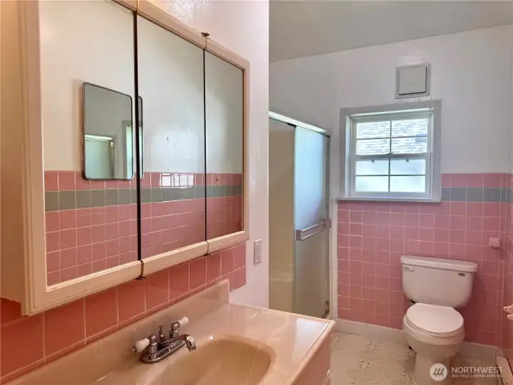 Main House - Bathroom