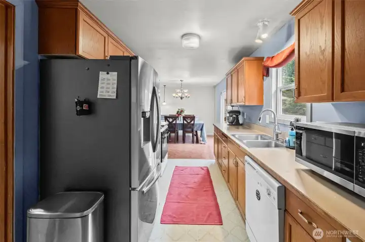 Entrance to utility room and garage is to the left