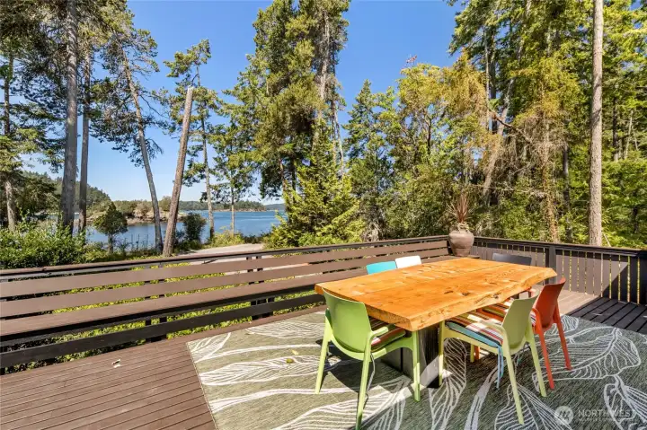 Enjoy dinners and sunsets from the West deck. Enjoy dinners and sunsets from the West deck.