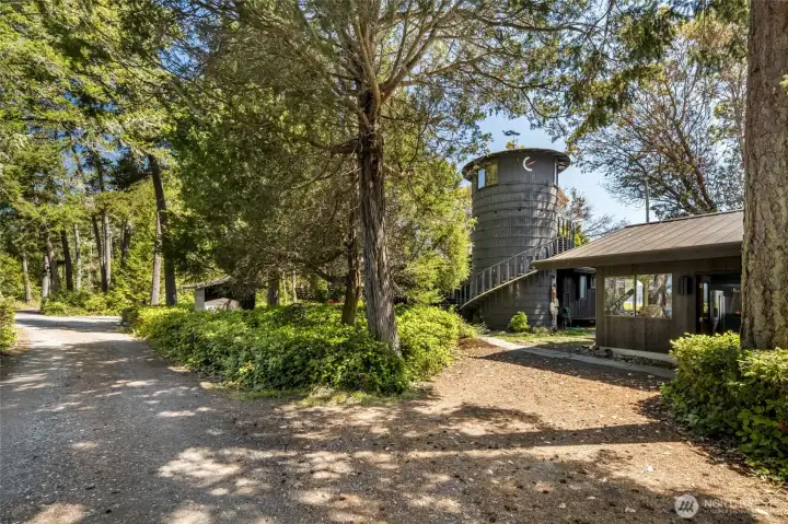 14,000 gallon water tank designed by the late Malcolm Cameron with a room on top.  Perfect for meditation.