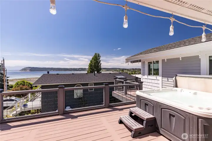 Almost 800 sqft of upper deck space (approx. 793 sqft).