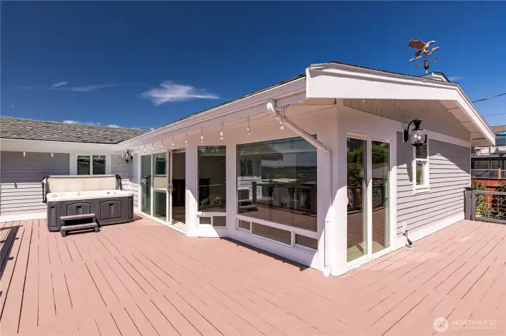 Almost 800 sqft of upper deck space (approx. 793 sqft).